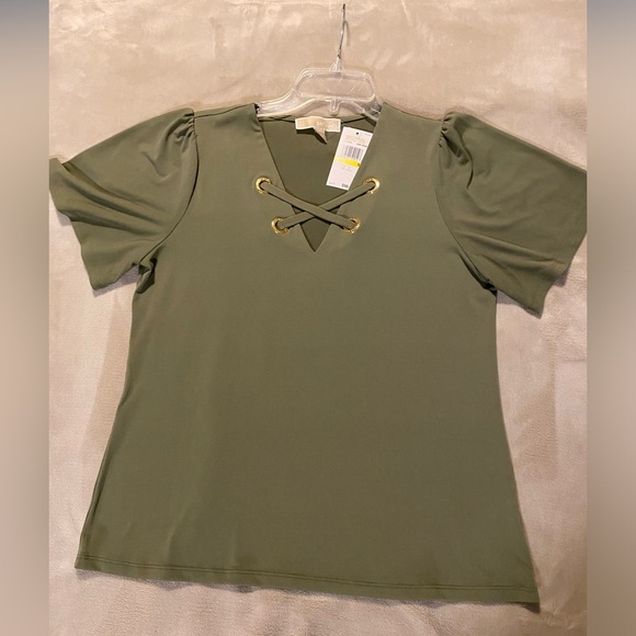 NWT MICHAEL KORS Army Green Short Sleeve Criss-Cross Flutter Sleeve Top Size M - Picture 5 of 7